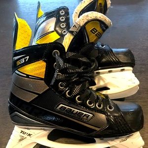 Bauer Supreme S37 hockey skates